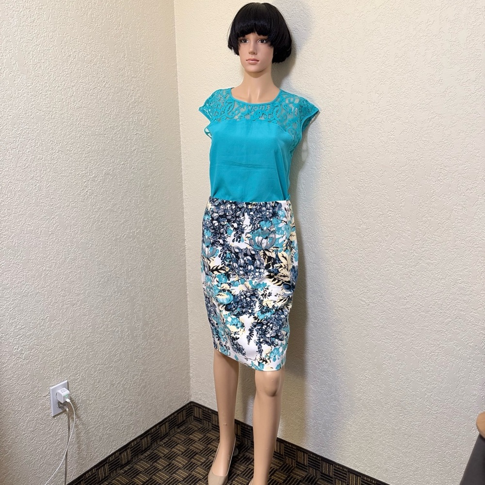 Max & Cleo Blue and White Pencil Skirt Knee-Length